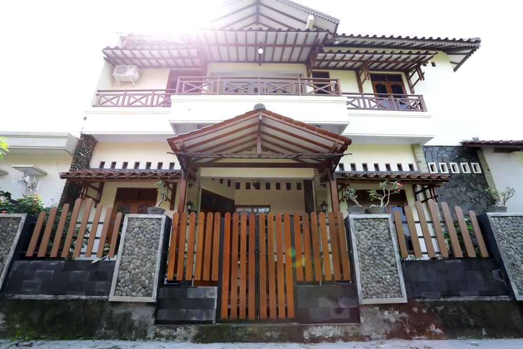 Griya Kedasih Guesthouse Jogjakarta Buitenkant foto